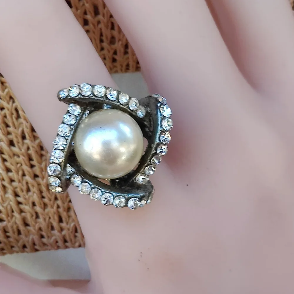 🔥 Gorgeous Vintage Pearl And Crystal Statement Ring
